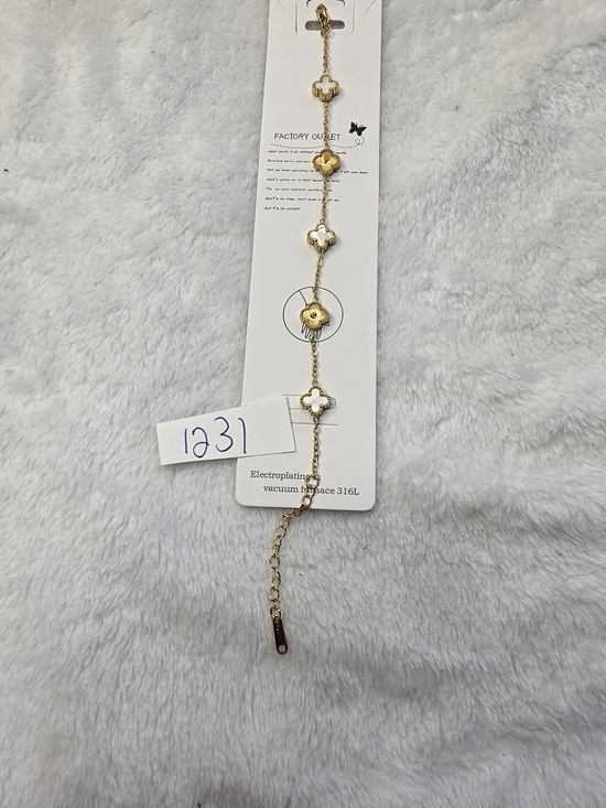 Jewelry - Gold Clover Link Bracelet - Women Jewelry